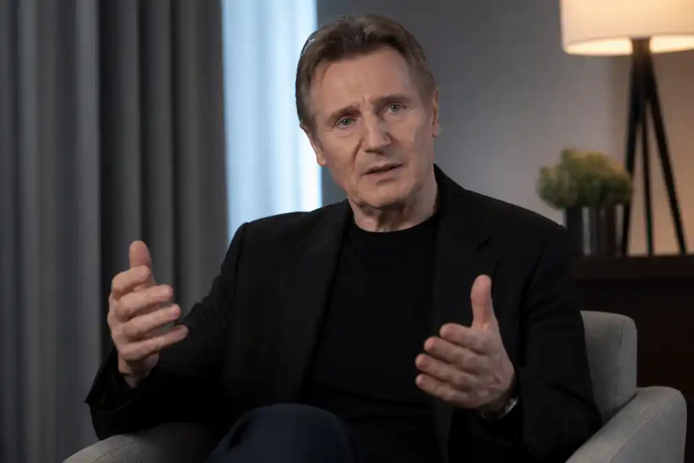 Liam Neeson heeft niets met auto's en rijdt maximaal 93 kilometer per uur