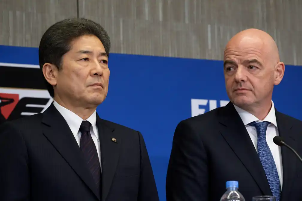 Vicevoorzitter Japanse voetbalbond Takeshi Okada stapt op om steun aan Infantino