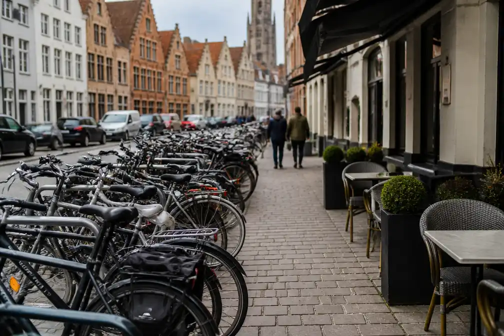Brugge zoekt extra fietsenstallingen door nieuwe wegcode en vreest burenruzies