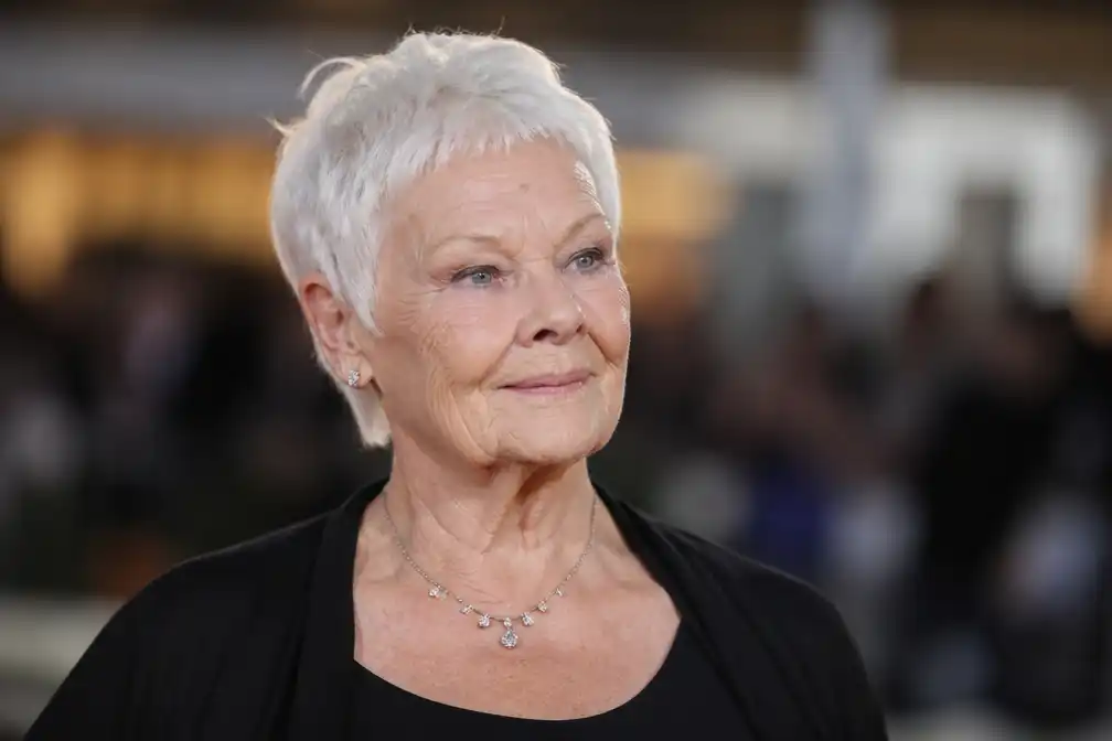 Judi Dench haalt jeugdherinneringen op aan kattenkwaad op school in nieuwe memoires