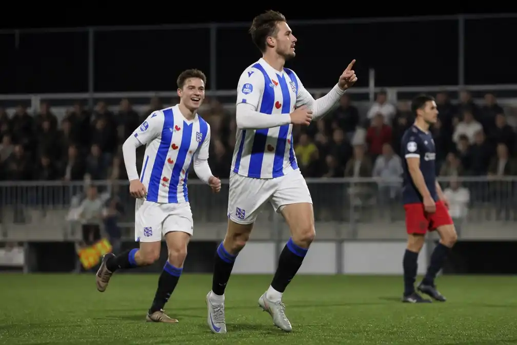 SC Heerenveen verslaat Excelsior Maassluis met 0-2 en bereikt tweede ronde KNVB-beker