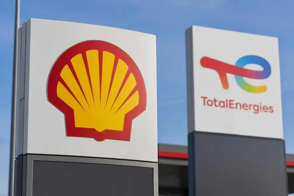 Shell en TotalEnergies overtreffen verwachtingen met hogere kwartaalwinst