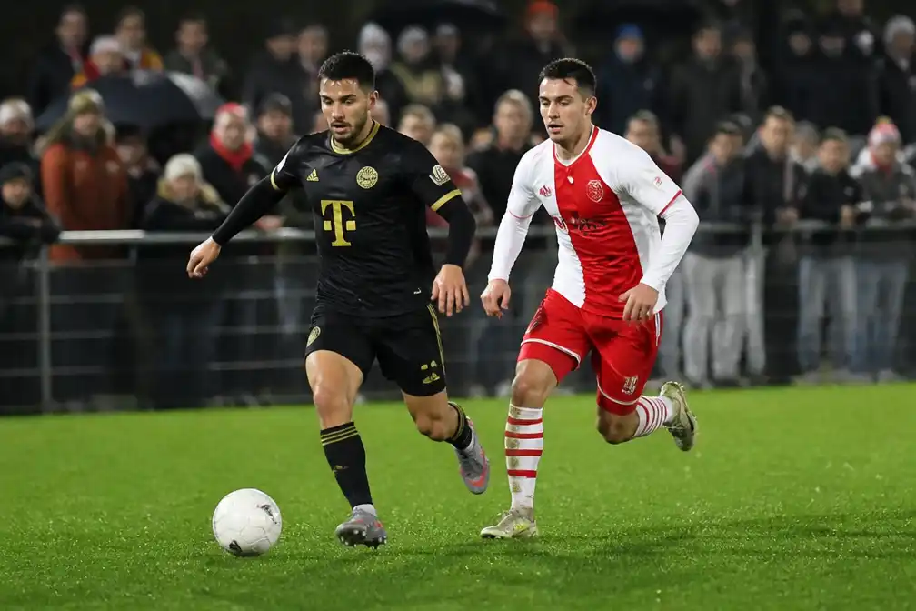 FC Utrecht verslaat amateurclub Kozakken Boys met 1-0 en beker verder