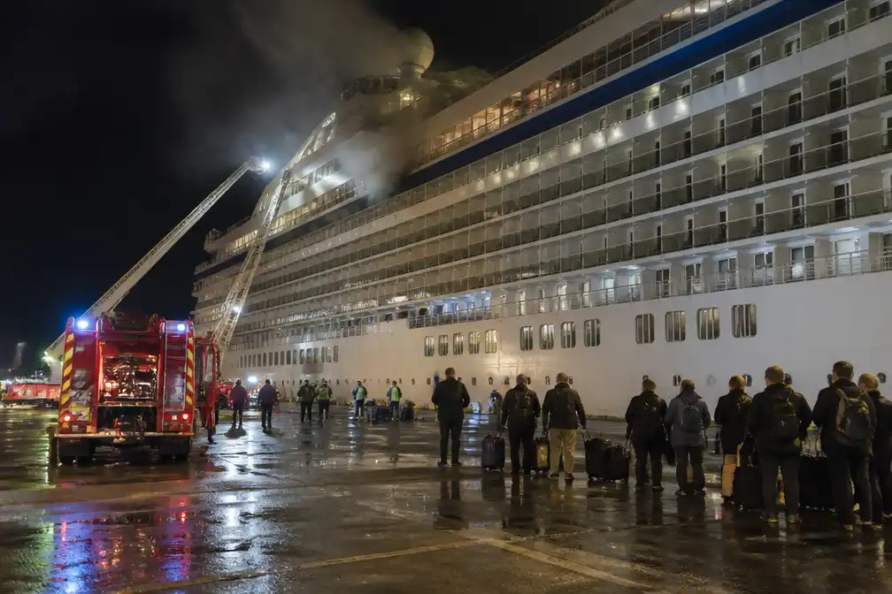 Brand op cruiseschip in Honfleur: 40 Belgen geëvacueerd
