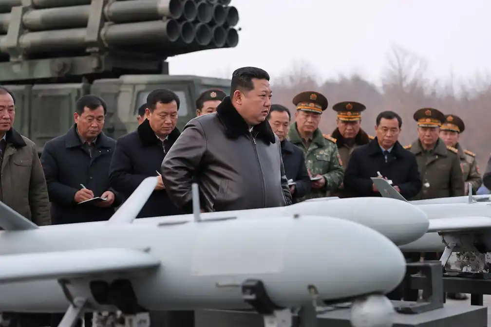 Noord-Korea test aanvalsdrones en raketten, Kim wil 'absoluut militair overwicht'