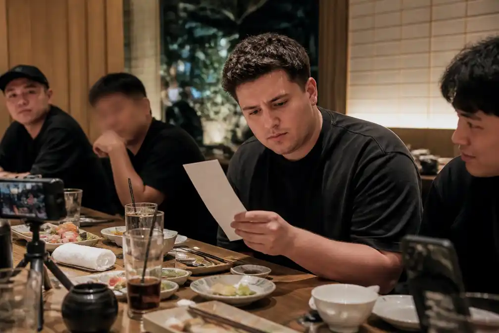 Rekening van Twitch-streamer Lacy in Tokio loopt op tot meer dan 10.000 euro na scan van QR-code