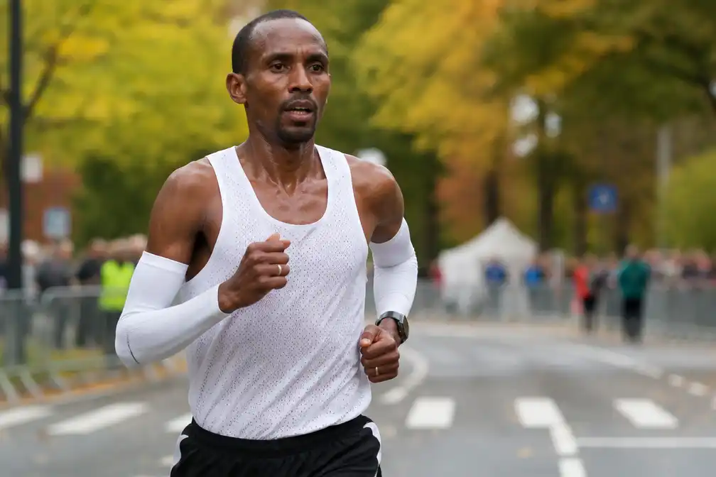 Nageeye mikt op top vijf in marathon van New York ondanks blessure