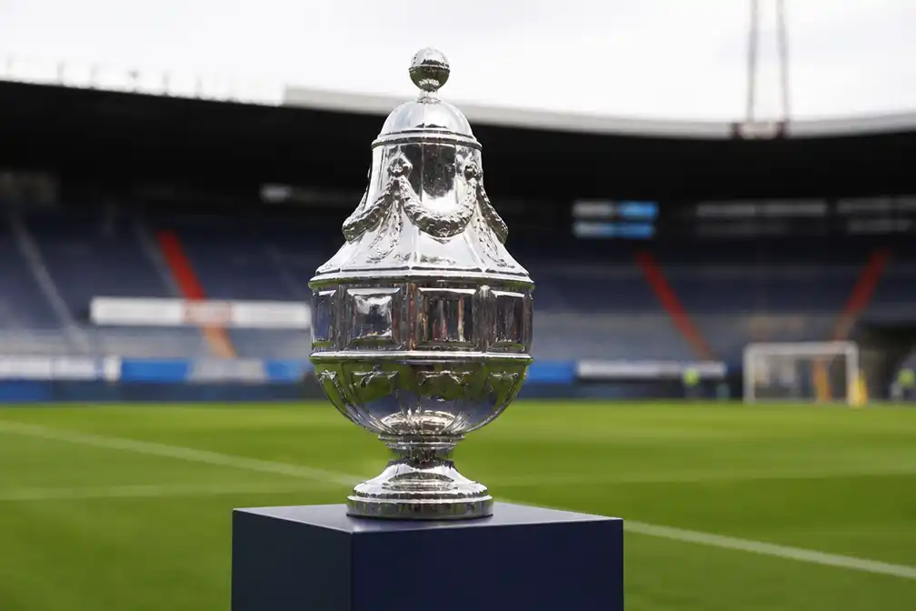 Bekerhouder AZ loot uitwedstrijd tegen HSV Hoek in tweede ronde KNVB-beker