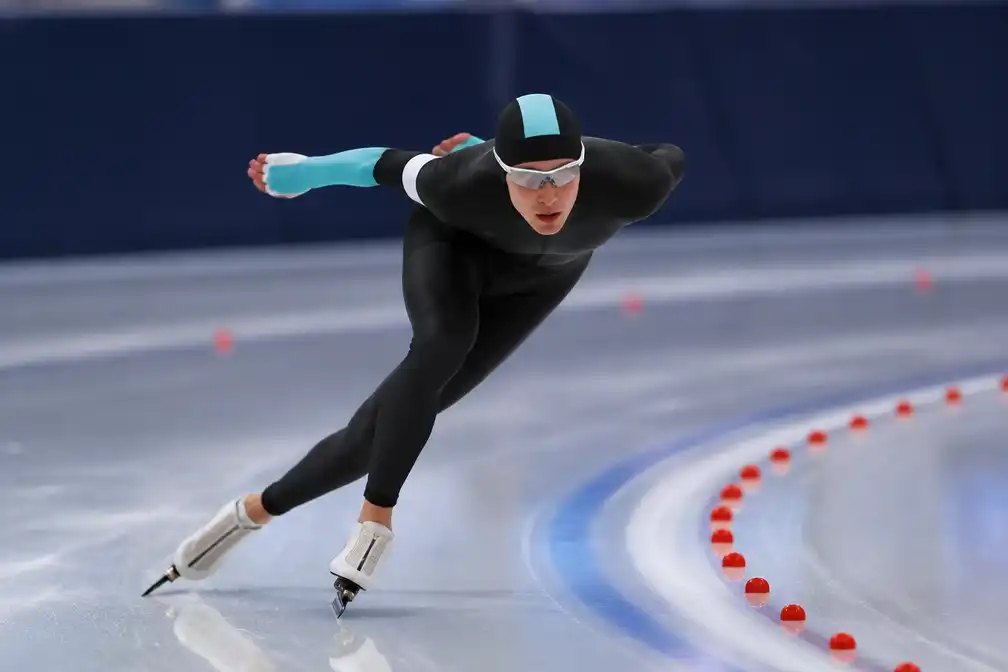 De Boo wint eerste 500 meter op kwalificatietoernooi wereldbeker in Heerenveen