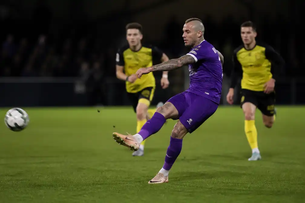 Nainggolan (38) schiet Patro Eisden met kanonskogel op weg naar zege tegen Lokeren