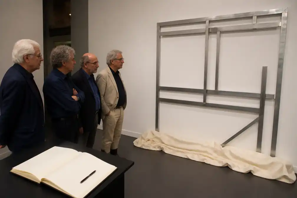 Laatste kunstwerk Wim T. Schippers onthuld in Stedelijk Museum