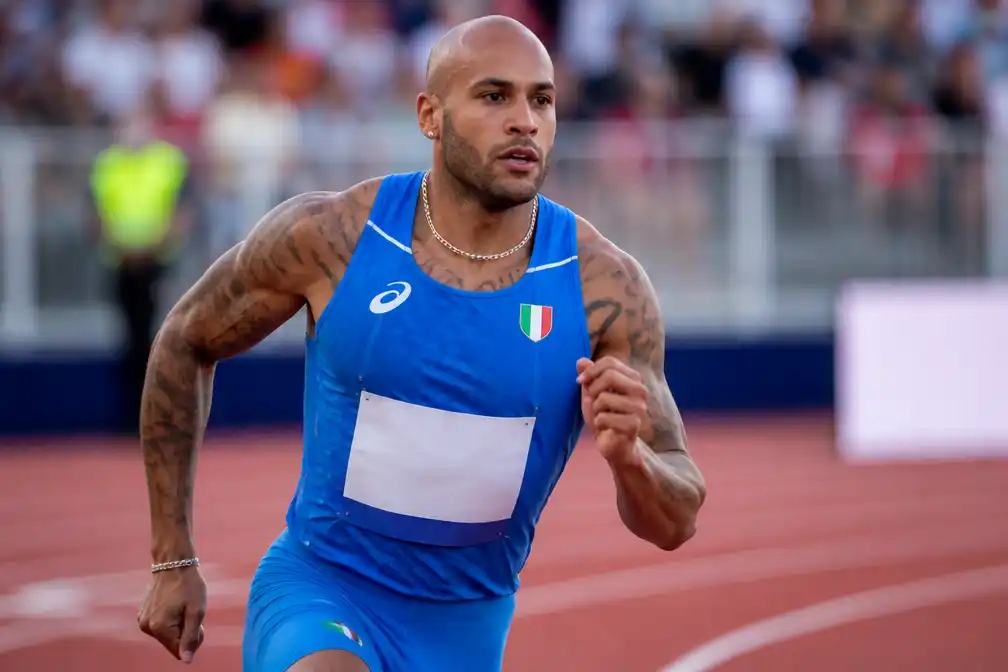 Marcell Jacobs loopt 9,67 seconden, maar tijd telt niet vanwege rugwind