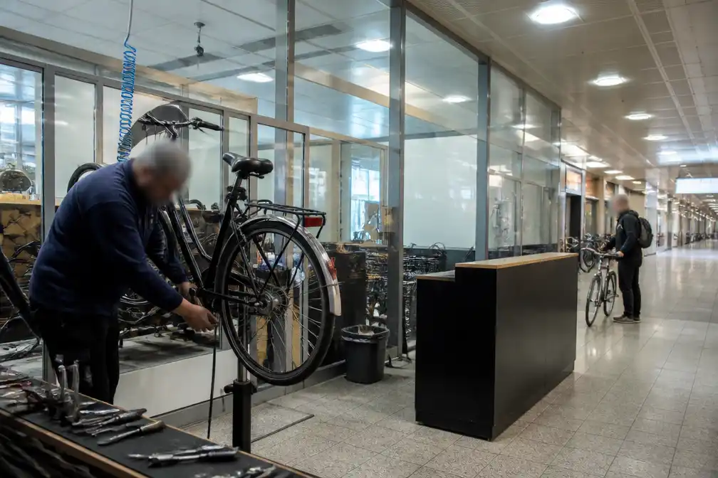 Fietspunt Antwerpen Centraal verhuist van kelder naar galerij