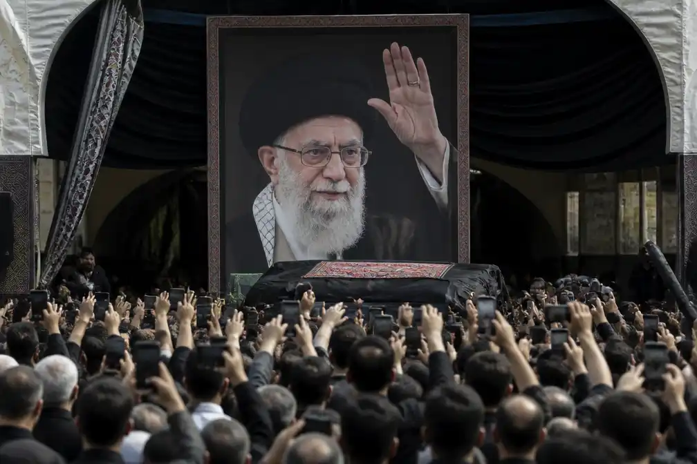 Uitvaart van Iraanse leider Khamenei begonnen in Teheran, onzekerheid over zoon