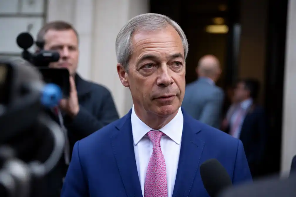 Nigel Farage opnieuw onder vuur vanwege niet-gemelde steun van veroordeelde fraudeur