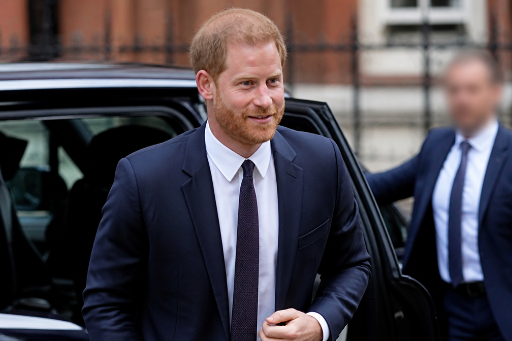 Prins Harry begint VK-bezoek met uitspraak in rechtszaak, hoopt op tijd met gezin