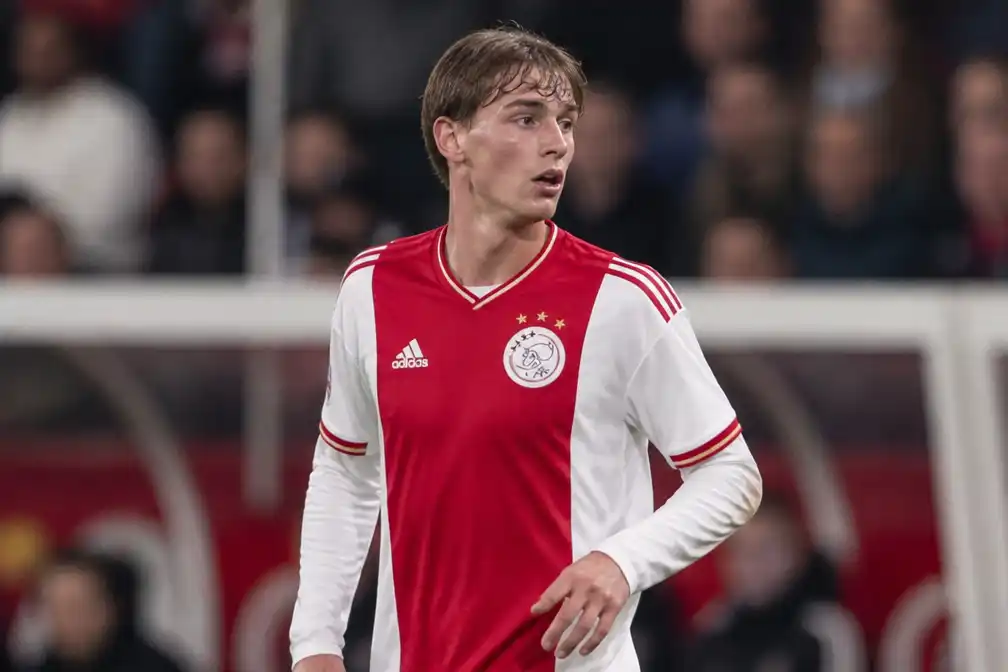 Newcastle United akkoord met Ajax over Sean Steur voor 27 miljoen euro
