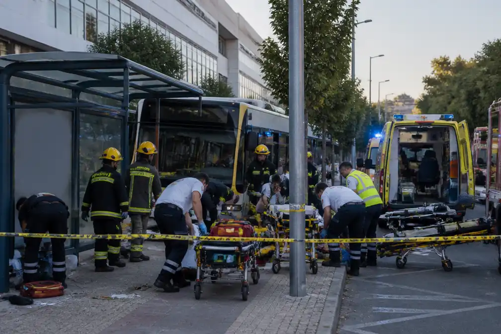 Bus rijdt in op wachtende passagiers bij Lissabon: twee doden, twintig gewonden