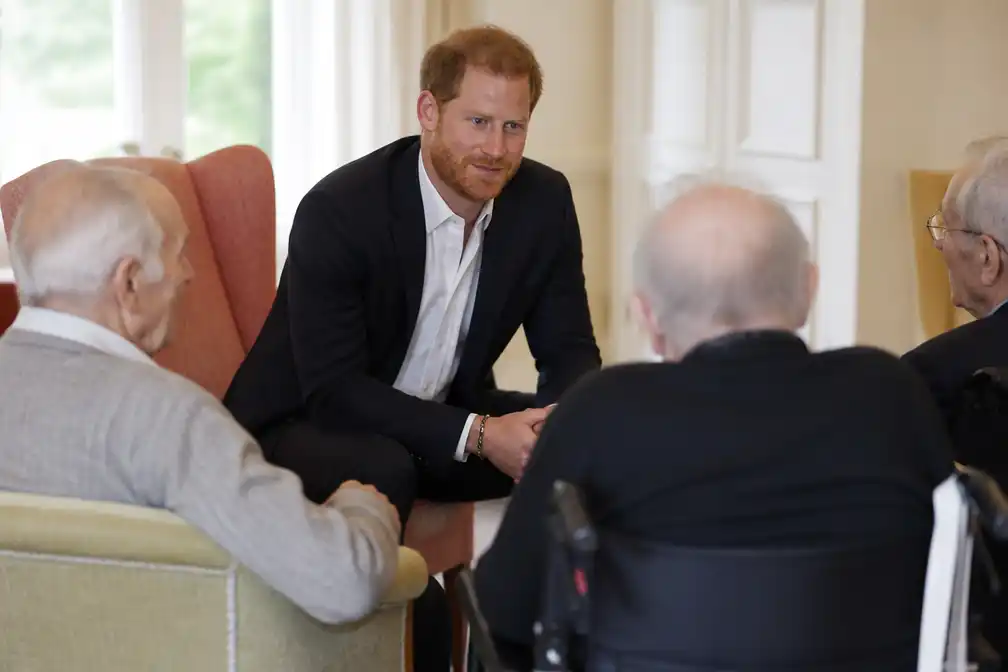 Prins Harry zet bezoek aan VK voort buiten zicht media na rechtszaakverlies