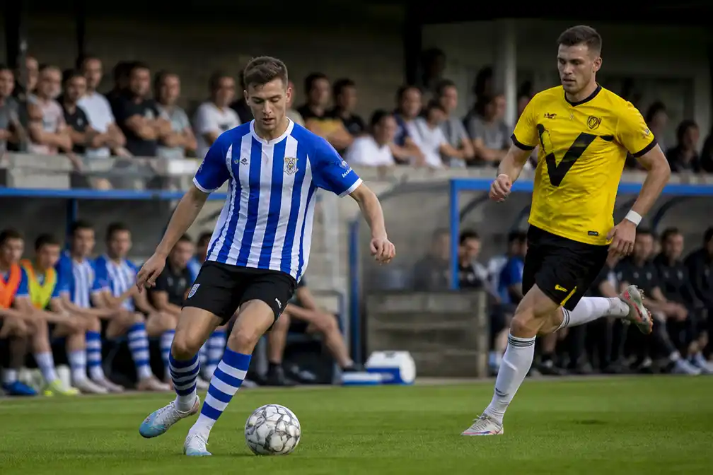 FC Eindhoven klopt NAC met 2-0 in oefenduel; nieuwkomer De Jonge schittert