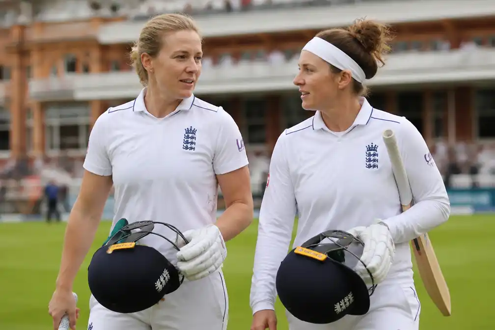 Heather Knight stopt na Lord's Test met internationale cricket