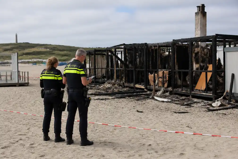 Verdachte (54) aangehouden voor brandstichting strandhuisjes Wijk aan Zee