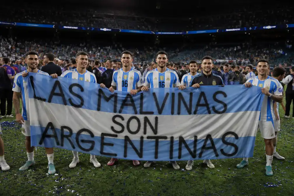 Argentinië riskeert boete na Falklandbanner bij zege op Engeland