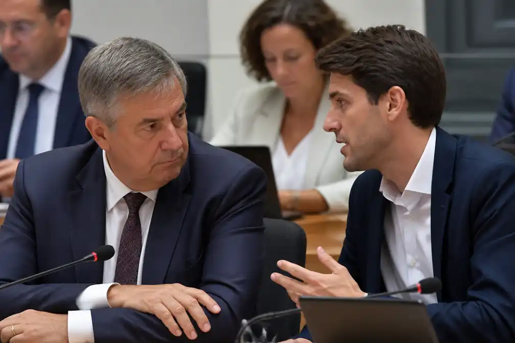 Jambon en Rousseau lijnrecht tegenover elkaar over pensioensparen