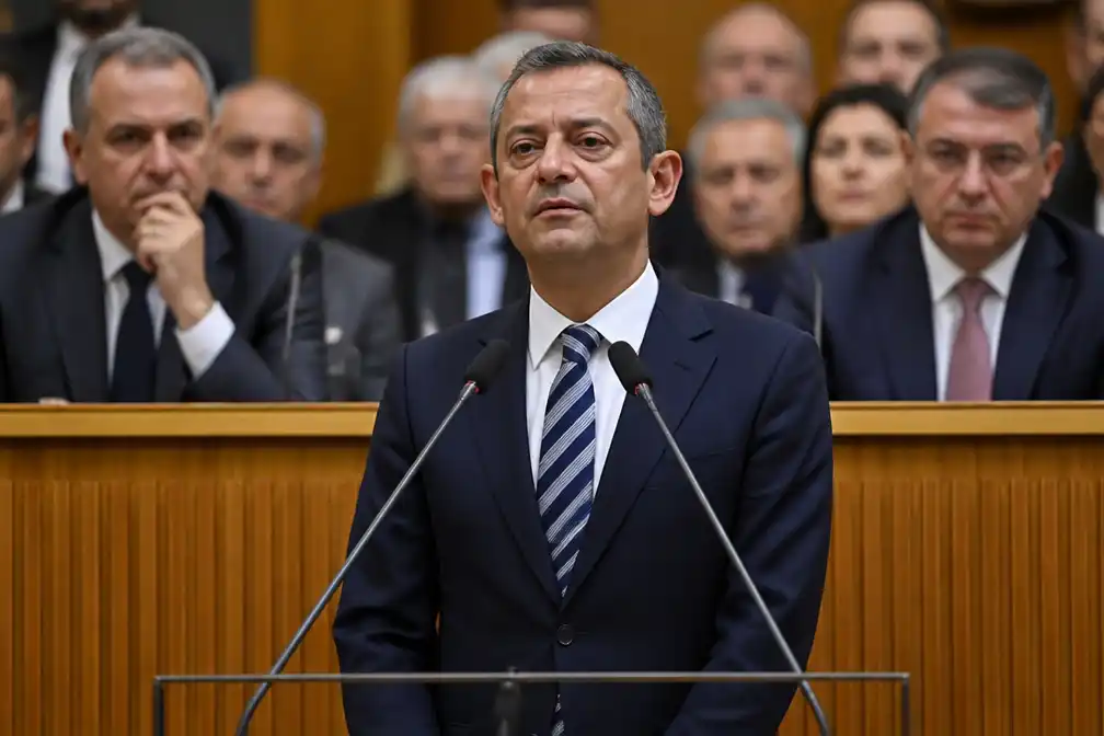 Gedwongen opgestapte Turkse oppositieleider Özgür Özel begint nieuwe partij