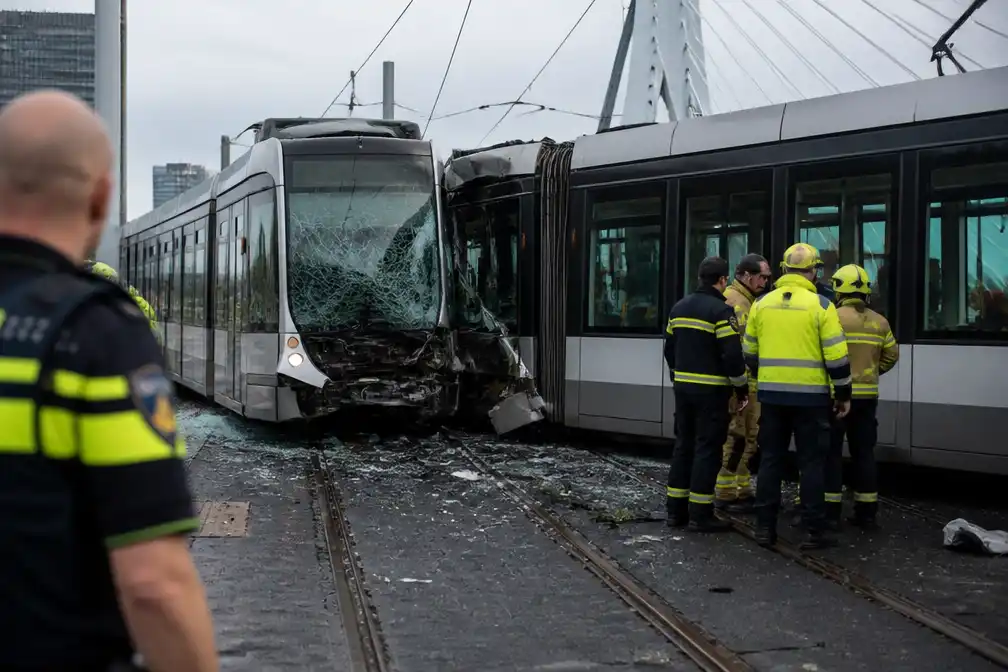 Schouten geschokt na botsing trams op Erasmusbrug