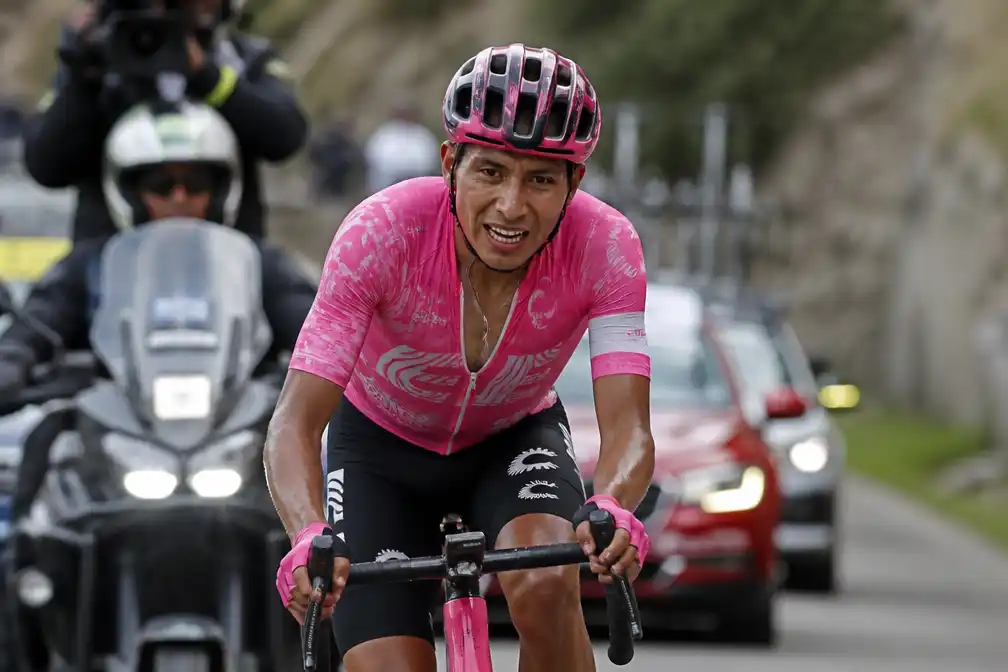 Richard Carapaz boekt opnieuw grote zege met agressieve klimstijl