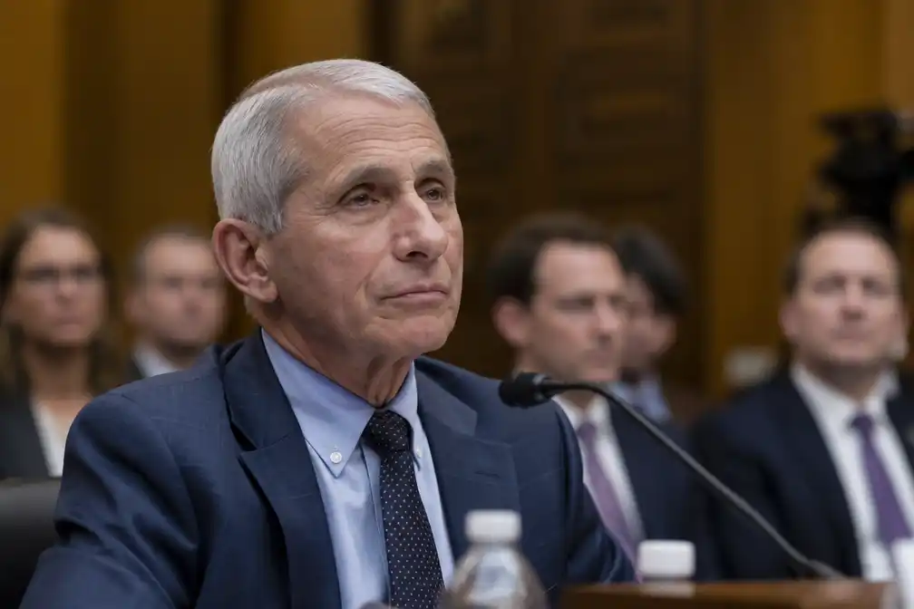 Fauci beroept zich op zwijgrecht in Senaatsverhoor over ontstaan covid