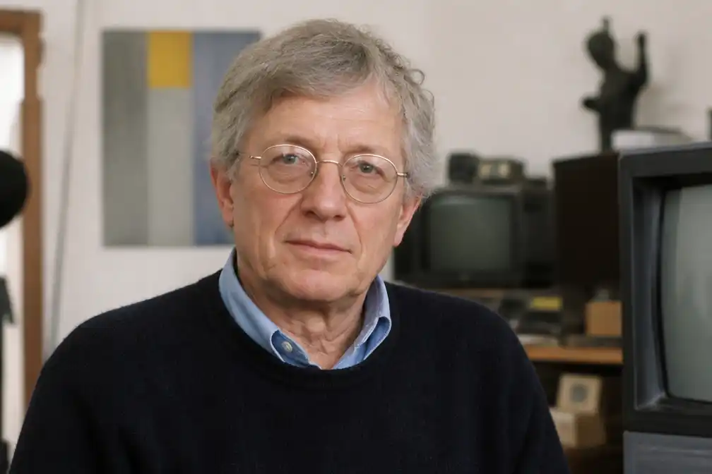 Tv-maker, kunstenaar en Ernie-stem Wim T. Schippers (83) overleden