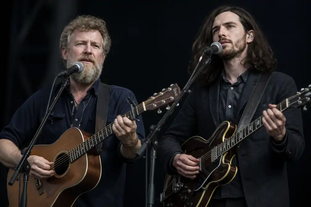 Hozier eert overleden Glen Hansard als 'ziel van Ierse muziek'