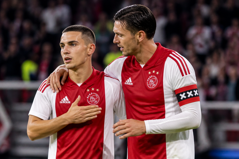 Oscar Gloukh scoort tweede hattrick uit zijn carrière voor Ajax tegen FK Vojvodina