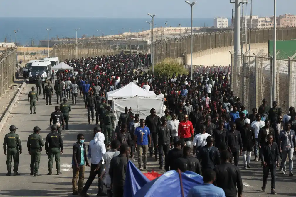 Ceuta in chaos na aankomst van 60.000 migranten op één dag